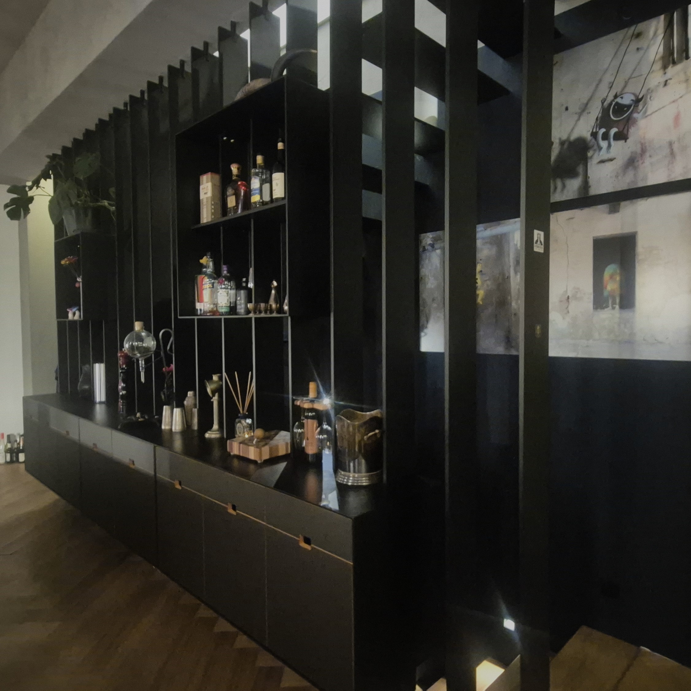 Stahlmöbel an Lamellen