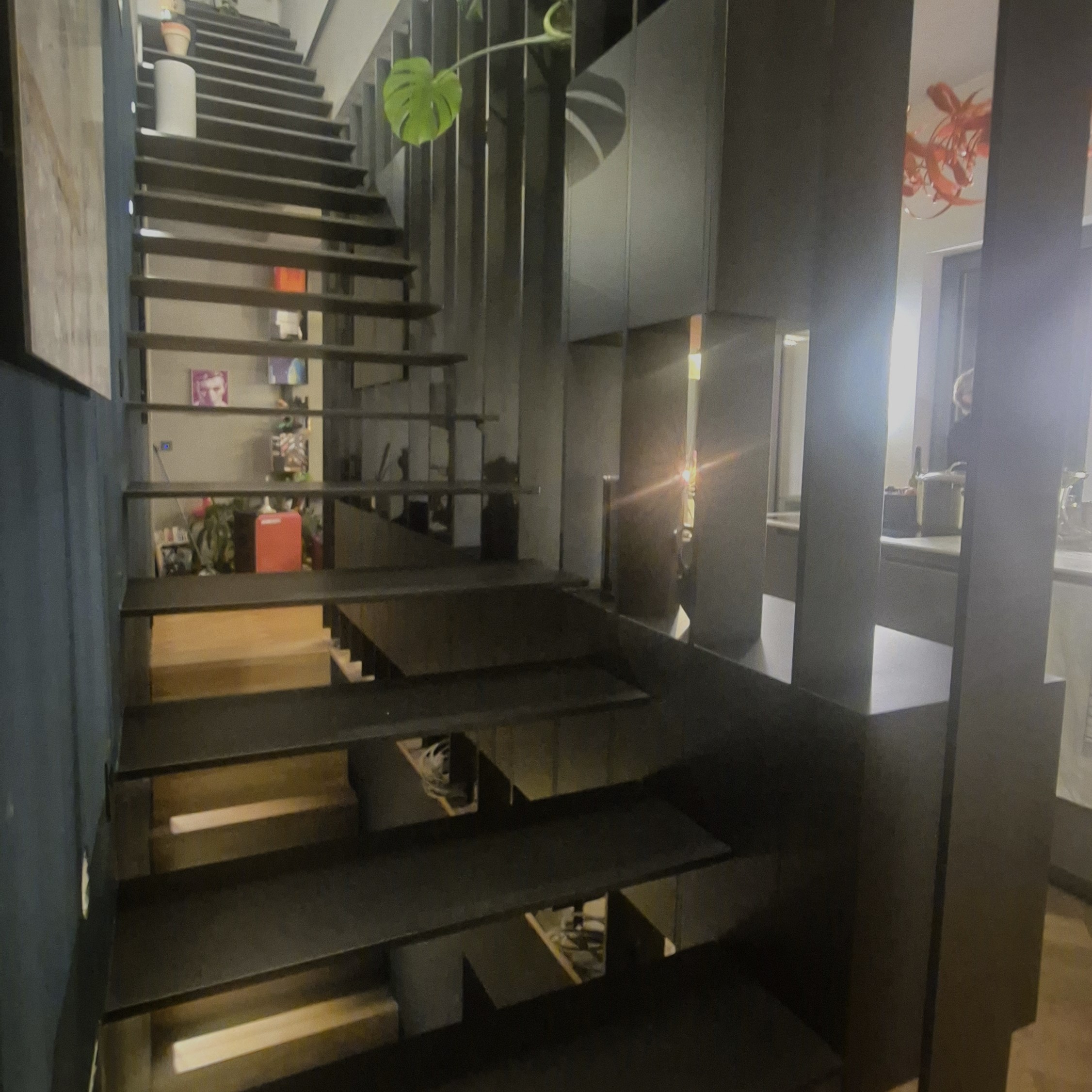 Stahltreppe Innenraum mit schwebenden Stufen